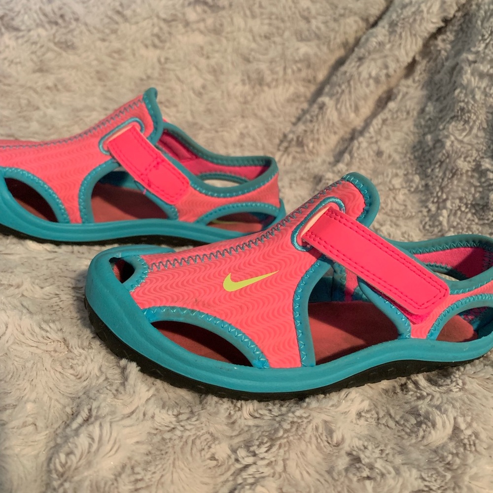 Nike girls sandals